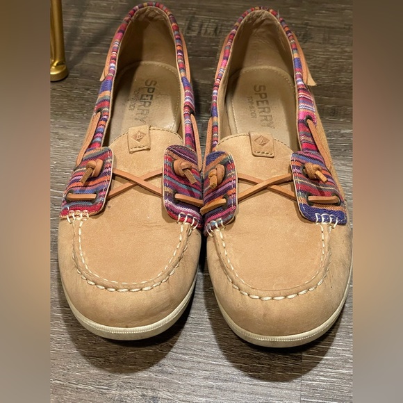 Sperry Shoes - Sperry Topsider in tan with multicolor detail
